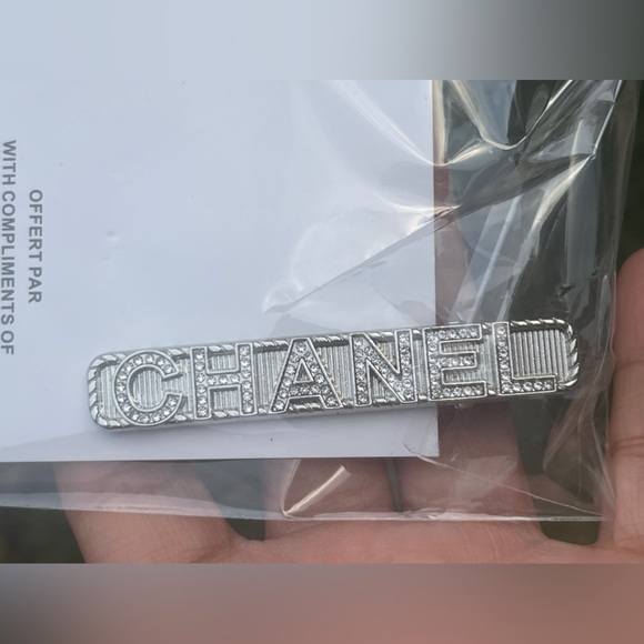 NEW Chanel Beauty Hair Clips CC Rhinestones - Picture 2 of 7